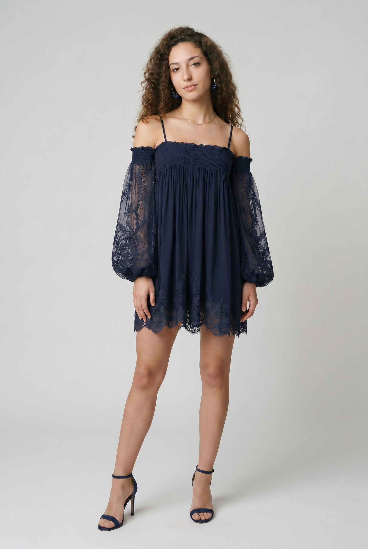 Abito Mini Spalle Scoperte con Pizzo e Maniche Trasparenti