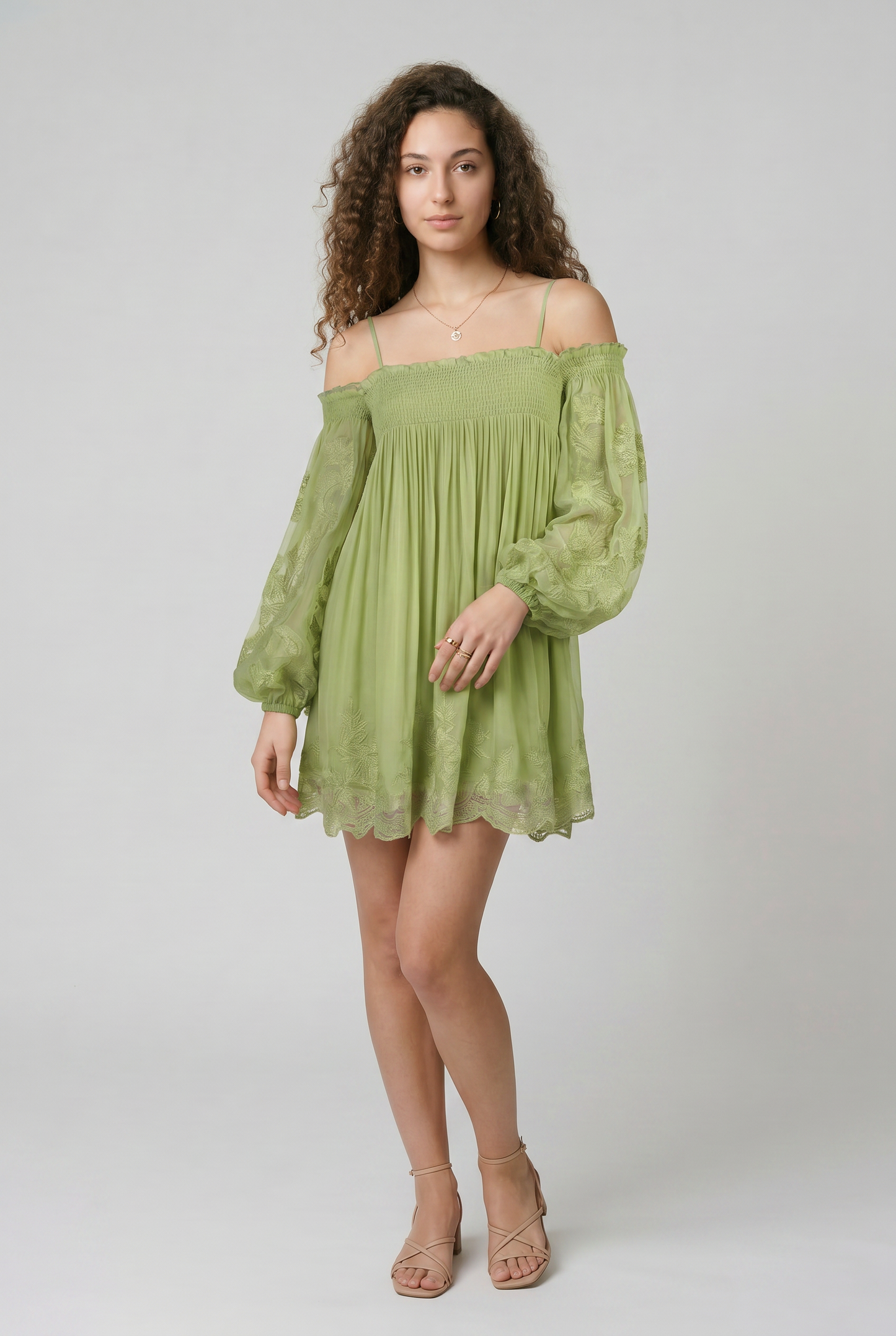 Abito Mini Spalle Scoperte con Pizzo e Maniche Trasparenti