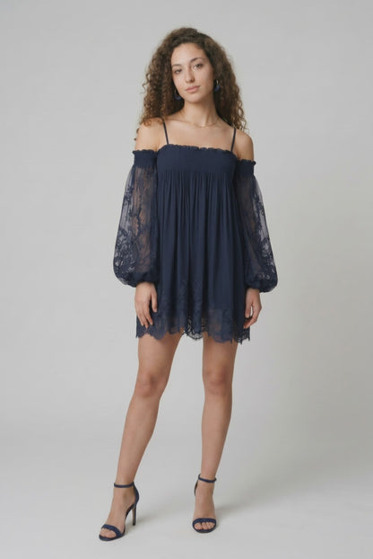 Abito Mini Spalle Scoperte con Pizzo e Maniche Trasparenti